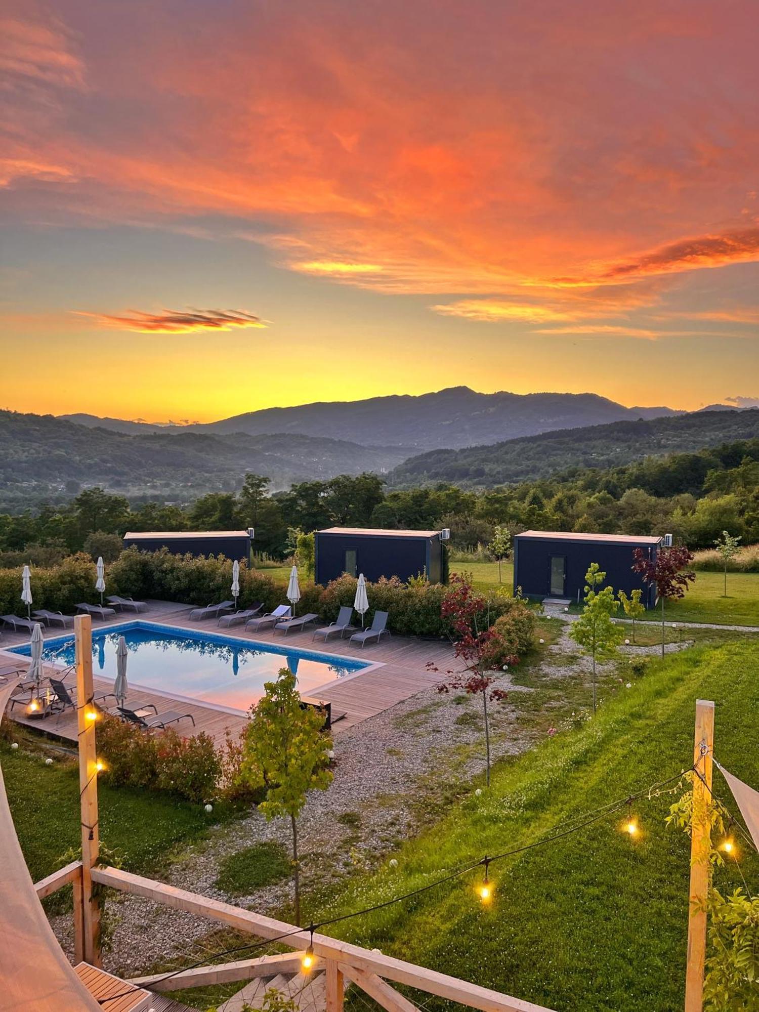 Hotel Flandra Glamping Corbeni Exteriér fotografie